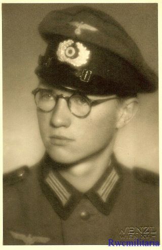 Port.  Photo: Good Studio Pic Wehrmacht Soldier W/ Glasses & Visor Cap; 1944