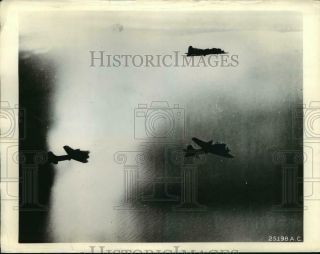 1944 Press Photo B - 17 Flying Fortresses Wing Their Way Over The English Channel