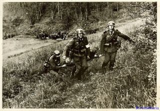 Press Photo: Best Wehrmacht Sanitäts Medics W/ Wounded Comrade On Stretcher