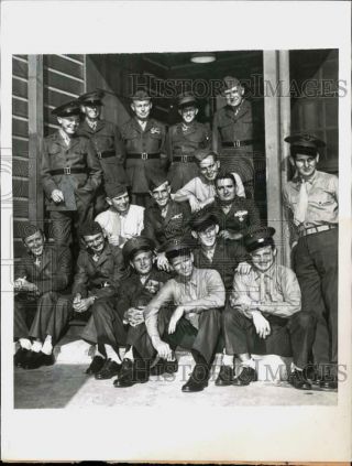 1945 Press Photo First Marines Freed From Filipino Prison Camp,  Treasure Island