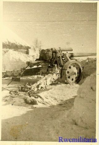 At Ready White Wash Painted German Sfh.  18 15cm Artillery Gun In Russian Winter