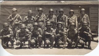 Wwii Us Army Group Photo - Soldiers In Jungle Fatigues