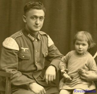 Port.  Photo: Best Pic Wehrmacht Soldier W/ Musician Boards,  Wife & Daughter