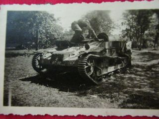 Wwii German Photo Combat Soldiers Abandoned French Renault Ue Chenillet