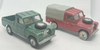 Corgi Toys - 438 Land Rover (109 " W.  B. ) Army Green,  And Red With Canopy 1960s