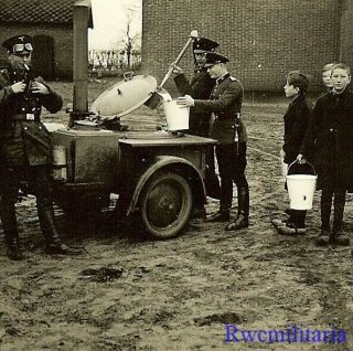 Hearts & Minds German Polizei Troops W/ Field Kitchen Giving Food To Young Kids