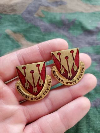 Post Wwii Us Army 559th Anti Aircraft Artillery Battalion Dui Di Crest Pin Set