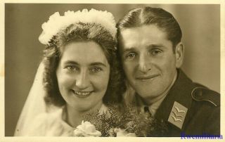 Port.  Photo: Newly Married Studio Pic Luftwaffe Obergefreiter Flier & Bride