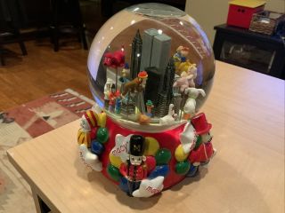 2001 Macys Thanksgiving Day Parade Snow Globe 75th Anniversary - With Twin Towers 2
