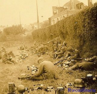 Port.  Photo: Resting View Wehrmacht Combat Infantry Truppe W/ Gear In Field 1940