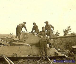 Best Wehrmacht Troops Looking Over Abandoned Russian T - 34 Panzer Tank