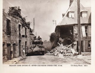 Wwii Us Army Photo M4 Sherman Tank Fighting In Sever Calvados France 35