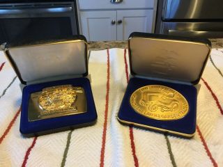 2 John Deere Gold Belt Buckles - 1984 - 1 Millionth & 1992 - 2 M Lawn & Garden - Nip