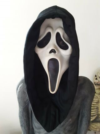 Scream Mask Fantastic Faces Fun World Gen 1/2 Div Stamp Ghost Face Glow Hooded