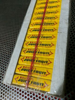 Vintage Wrigley ' s Juicy Fruit Chewing Gum,  20 Packs In The Vending. 2