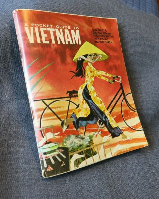 Vietnam War - - Us Military Issue Pocket Guide To Vietnam - - 1966