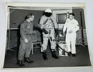 Hill Air Force Base 1967 B/w Photo High Altitude Pressure Suit