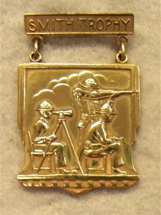 U.  S.  Vietnam Era / Post - Vietnam Era U.  S.  M.  C.  Smith Trophy Badge