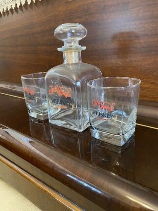 JACK DANIEL ' S OLD SOUR MASH WHISKEY GLASS DECANTER (empty) AND MATCHING GLASSES 2