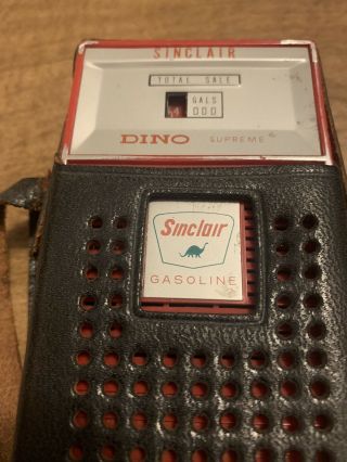 DINO Sinclair Gasoline Oil Advertising Gas Pump Mode Six Transistor Radio. 2