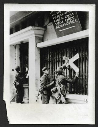 " Put Seals On Door " China Pla Chinese Army Vietnam War Press Photo (13)