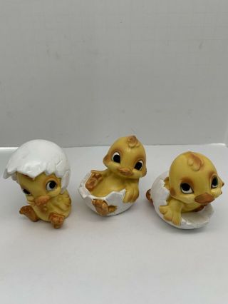 Vintage 3 Baby Yellow Chicks In An Egg Hatching Figurine Soft Smooth Ceramic