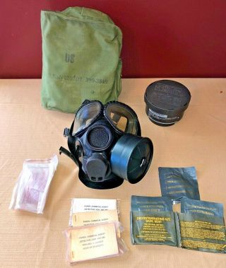 Us Military M40/m42 Gas Mask Size Large W/bag,  C2 Canister And