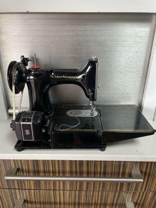 Vintage Singer 222k Featherweight Sewing Machine With Portable Case