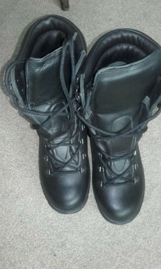 Army Issue Boots Size 6.  Vibram.  Goretex.