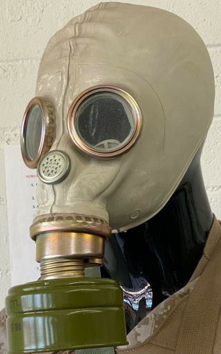 Polish Military Surplus Army Mp3 Gas Mask With Accessories And Carry Bag.