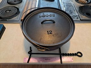 Lodge 12 Cast Iron Dutch Oven 3 Leg W/ Lid And Lid Remover