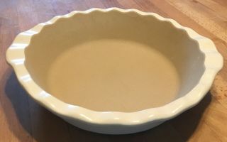 Pampered Chef Family Heritage Stoneware Deep Dish Pan Plate Fluted Edge Vanilla