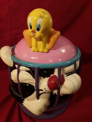 Ceramic Sylvester And Tweety Bird Cookie Jar Warner Bros Looney Tunes.  Sb