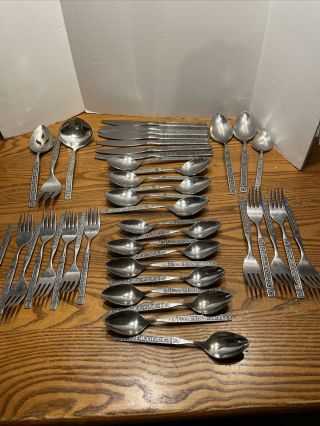 41 Pc Wm.  A Rogers Oneida Ltd.  Deluxe Dominica Coliseum Flowers Stainless