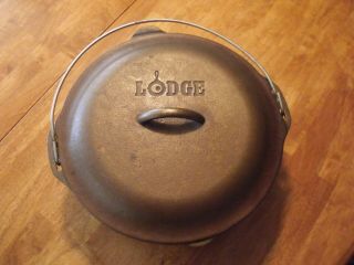 Vintage Lodge 10 Do " D " Cast Iron Dutch Oven Pot With Lid