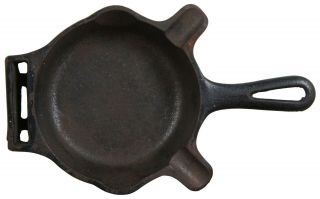 Griswold 00 Cast Iron Skillet Egg Ashtray 570a With Match Holder