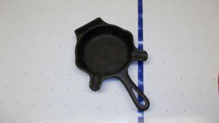 Vintage Griswold Cast Iron Ashtray Skillet With Match Holder 570a 00