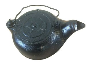Antique Star 7 Cast Iron Kettle With Swivel Lid,  Gatemarked