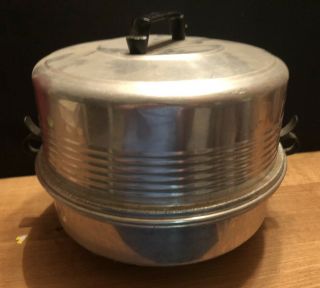 Vintage 11” Regal Ware Double Aluminum Covered Cake Carrier Locking Lid