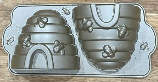 Nordic Ware Beehive Cake Pan Mold 3d 10 Cups/2.  4 Liters Non - Stick Aluminium