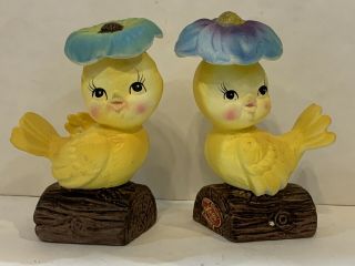 Vintage Lego Ceramics Chicks Salt And Pepper Shakers Baby Birds Flower Hats