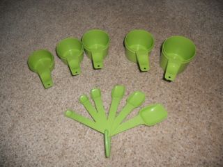Vintage Green Tupperware Set Of 6 Measuring Spoons W/ Ring & 5 Measure Cups