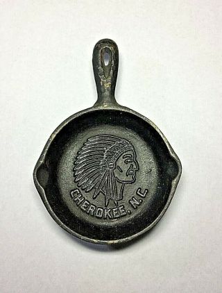 Vintage Souvenir Cast Iron Skillet Indian Head Cherokee N.  C.  4 3/4 "