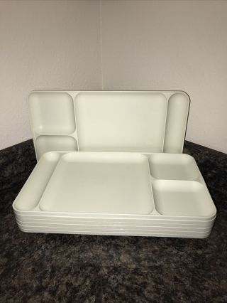 Tupperware Divided T.  V.  Lunch Meal Trays 1535.  Cream Color.  Set Of 7.