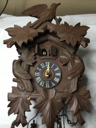 Vtg.  German Black Forest Cuckoo Clock Mfg.  8 Day 3 Carved Birds - Regula Movement