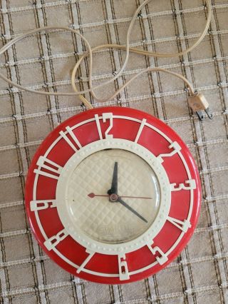Vintage Spartus Kitchen Clock.  Red And White.  Electric.  Nicely.  Cute