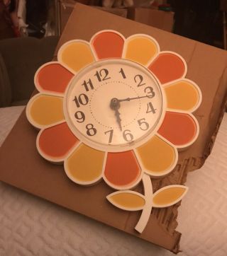 Vintage Retro Spartus Electric Plastic Daisy Flower Clock Yellow/orange Nos