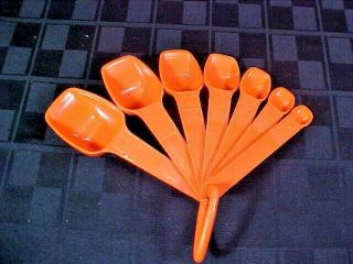 Tupperware - Set Of 7 Measuring Spoons - Orange - Vintage