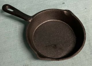 Unmarked 5 Inch Round Seasoned Cast Iron Mini Skillet 1 Egg Frying Pan
