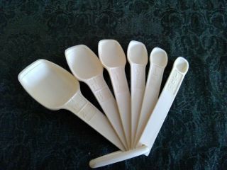 6 Vintage Tupperware Butternut Almond Measuring Spoons W/ Ring Euc